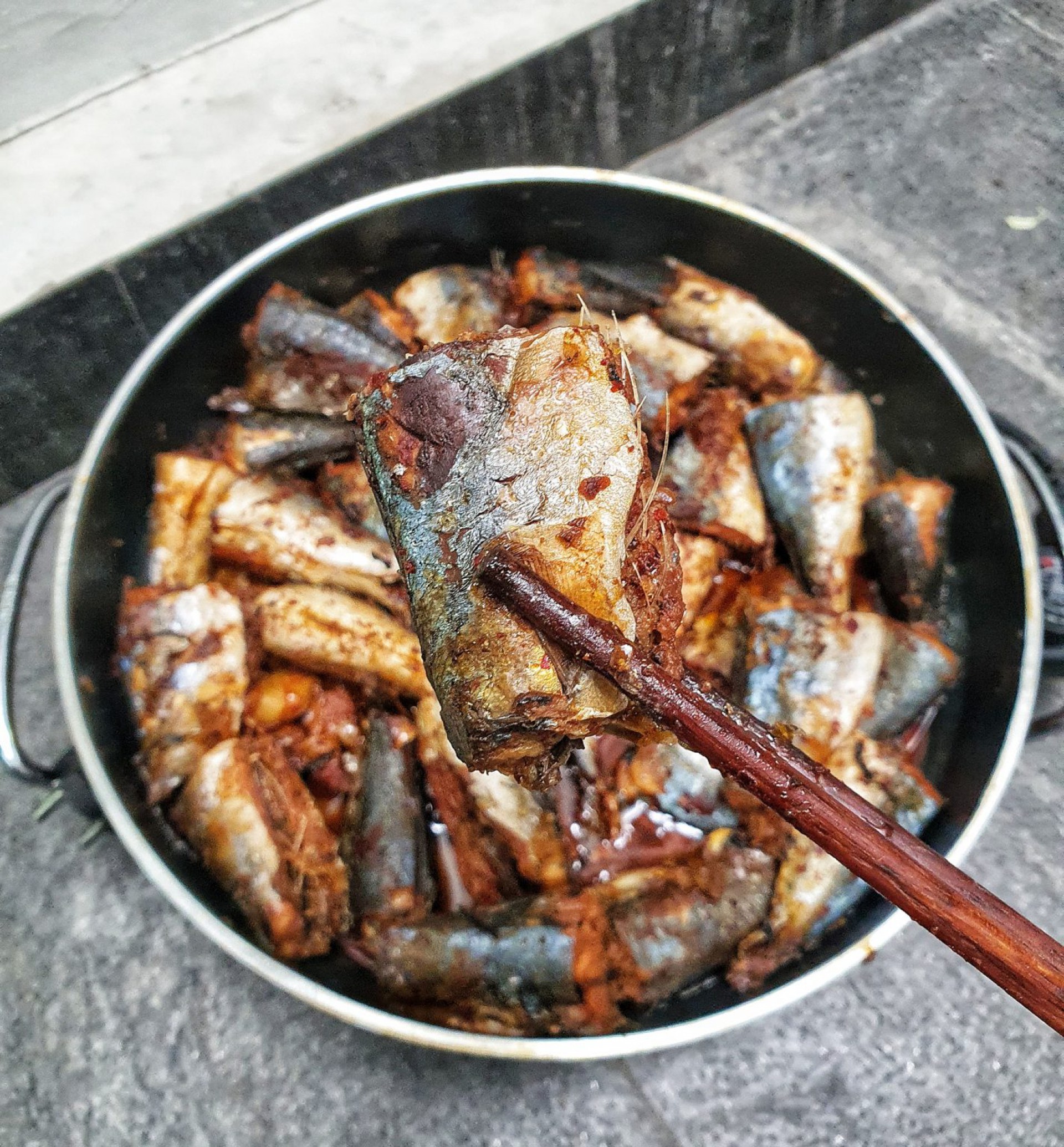 thành phẩm cá nục kho mật mía