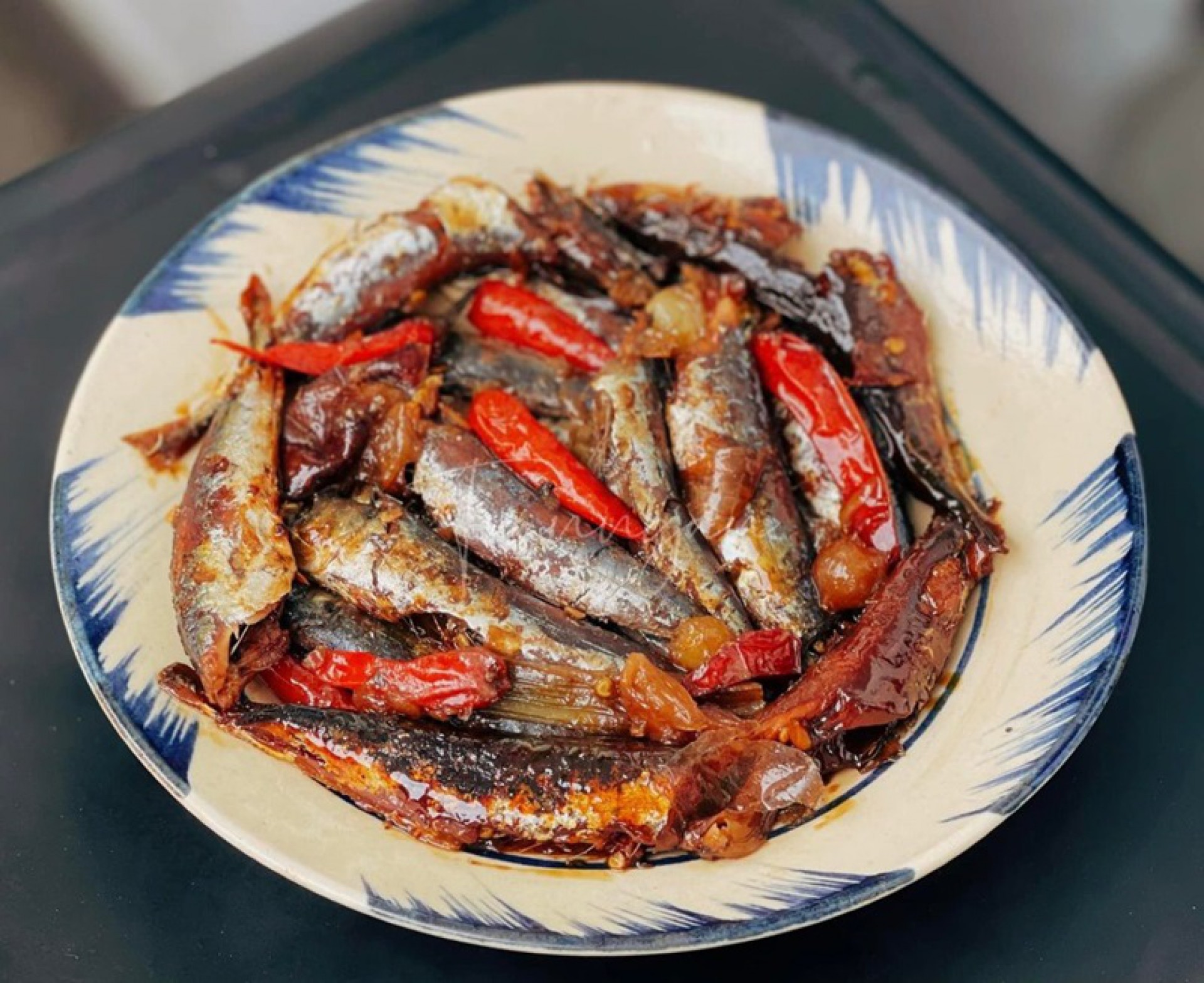 món các nục kho mật mía