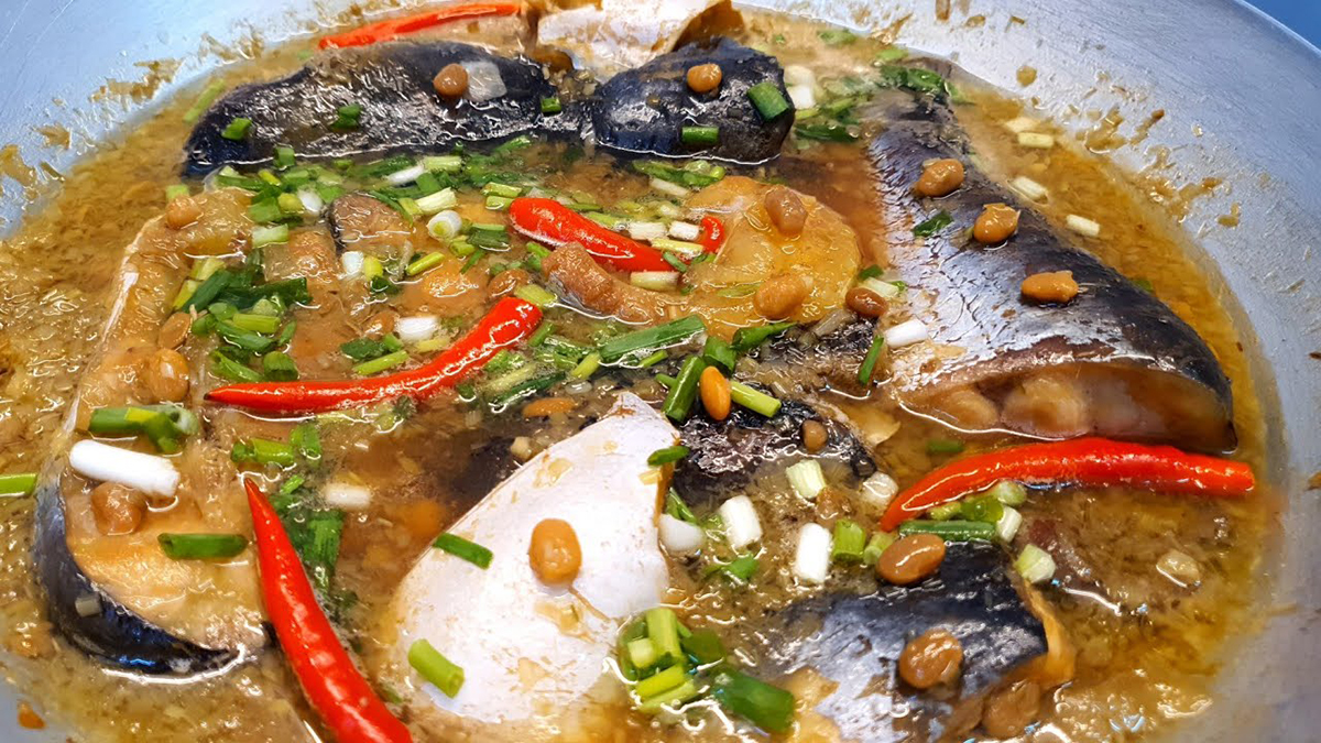 Cá Ba sa kho tương đậu nành