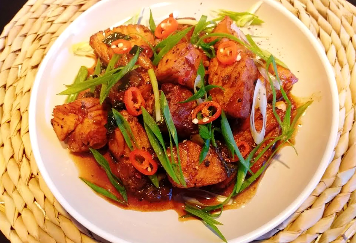 Cá Hồi kho sả ớt