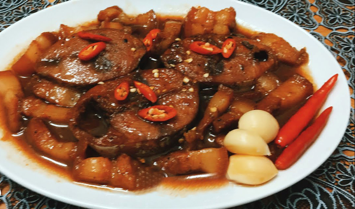 Cá Ngừ kho thịt ba chỉ Mật mía