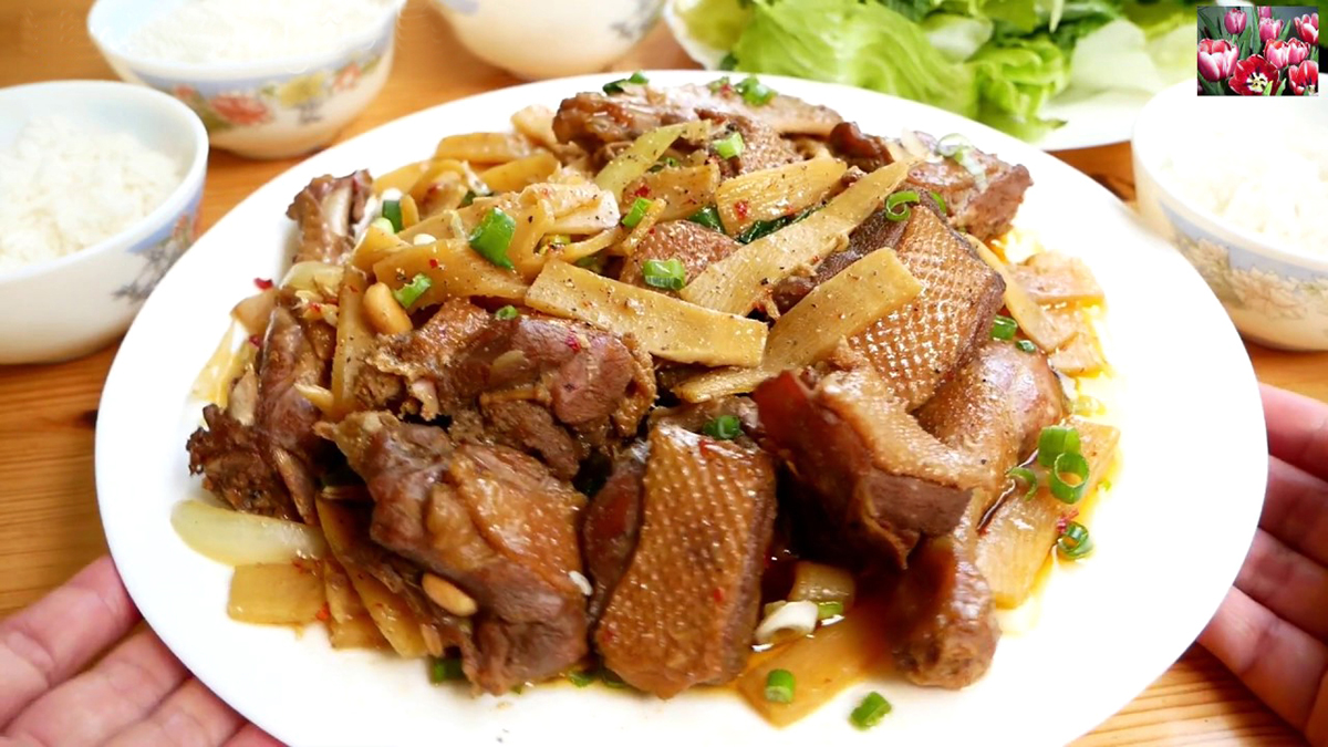 Thịt Vịt kho măng