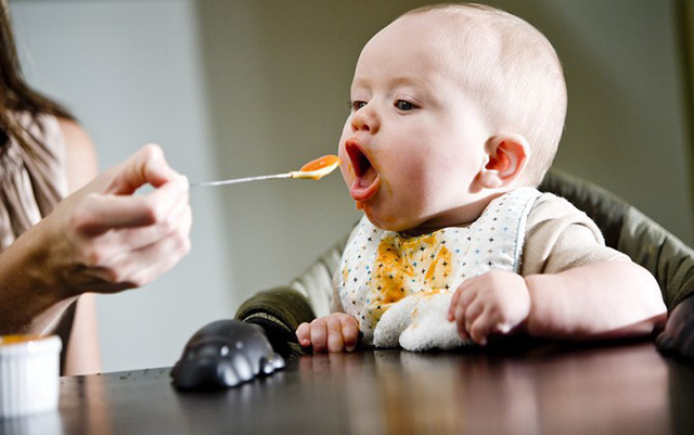 trẻ mấy tháng tuổi thì ăn được nước mắm